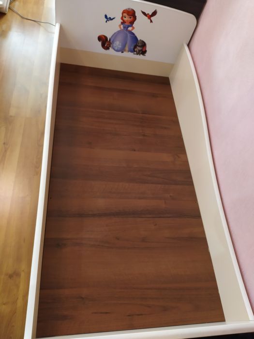 Дитяче ліжко для дівчинки