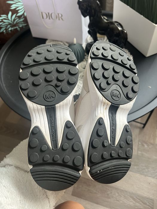 Продам Michael Kors