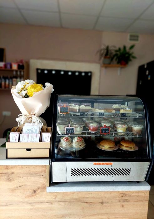 Кондитерська вітрина, вітрина для кав'ярні