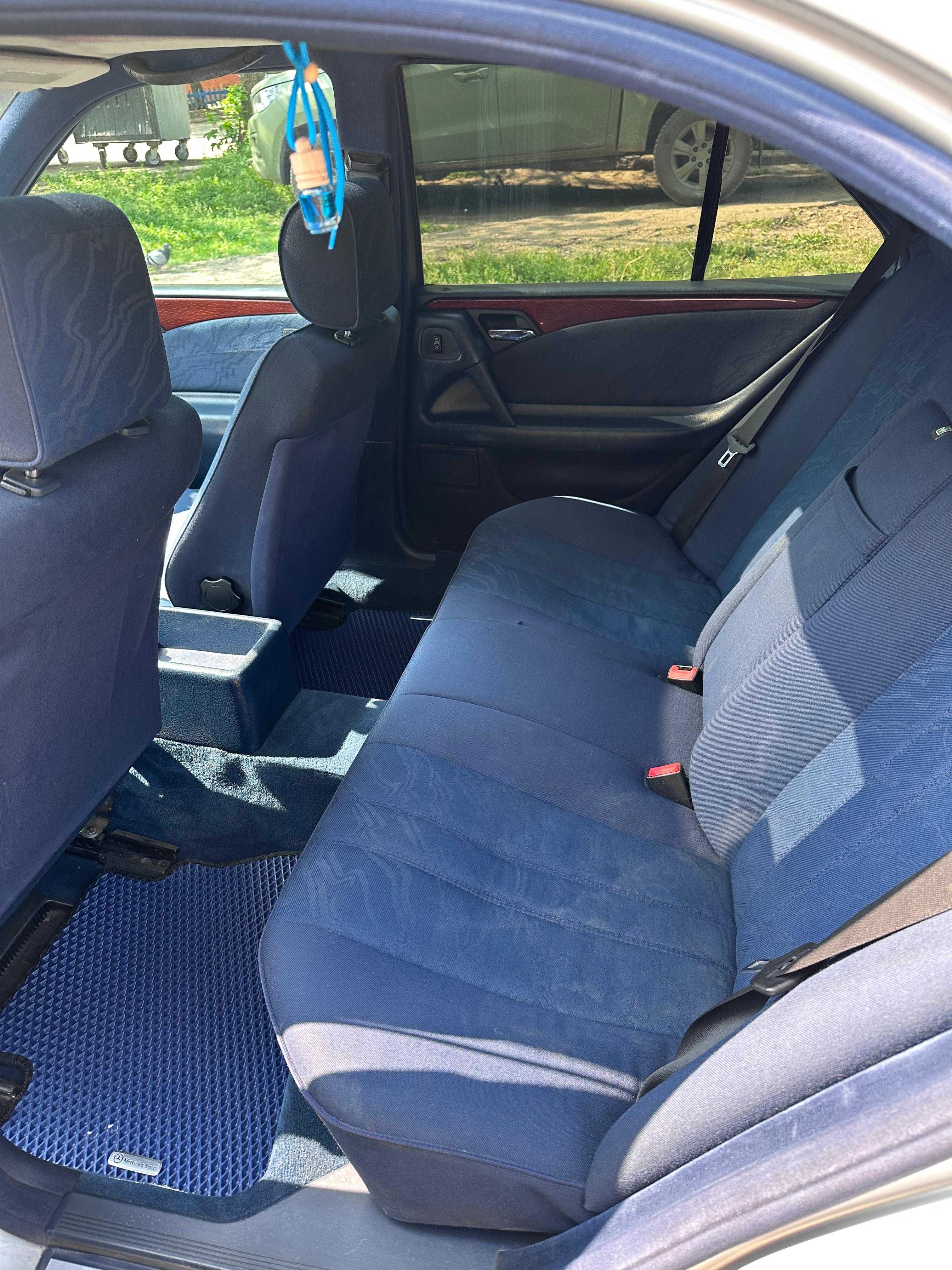 Mercedes Benz W210 E220