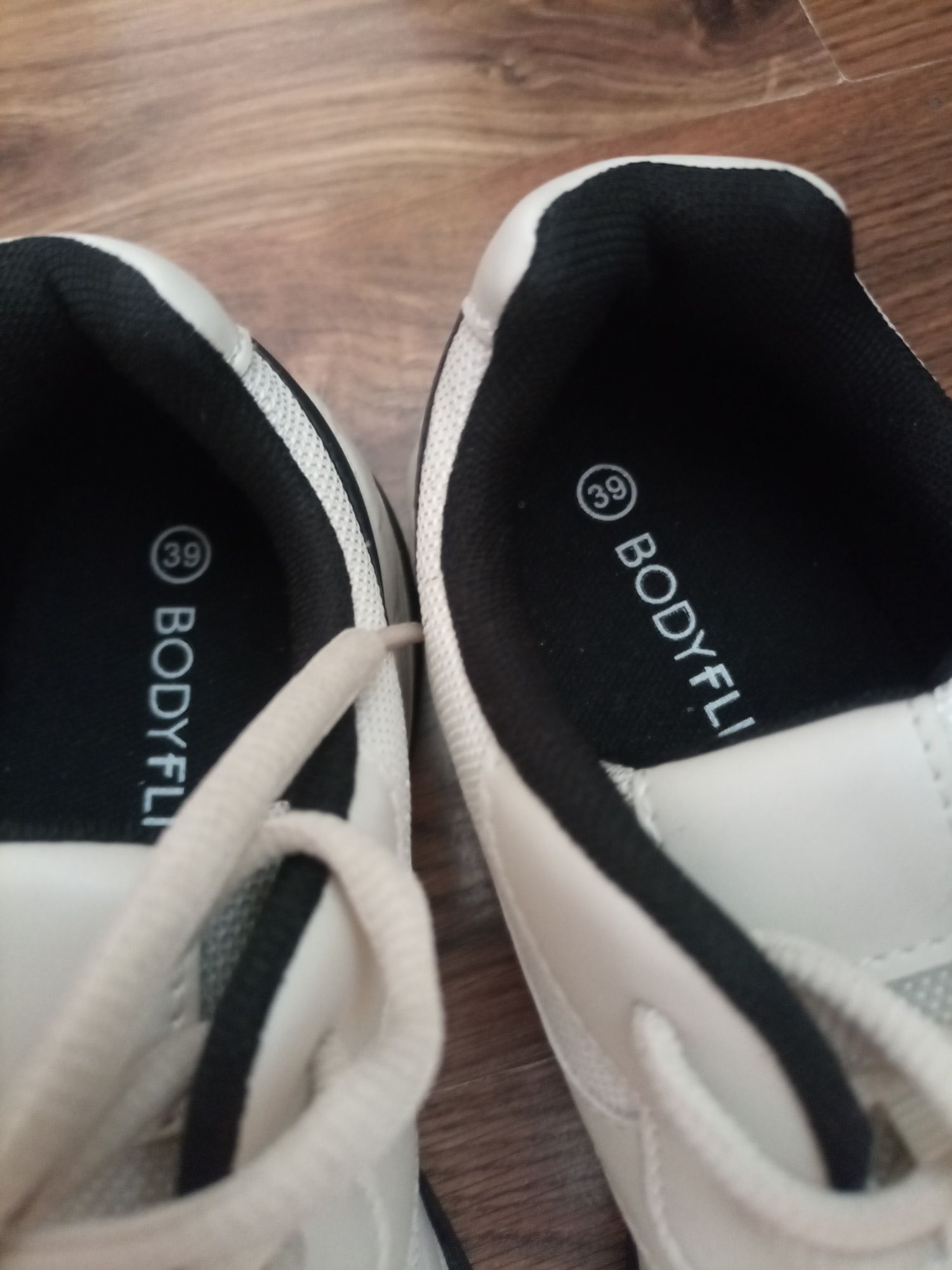 Buty sportowe / sneakersy, rozm. 39