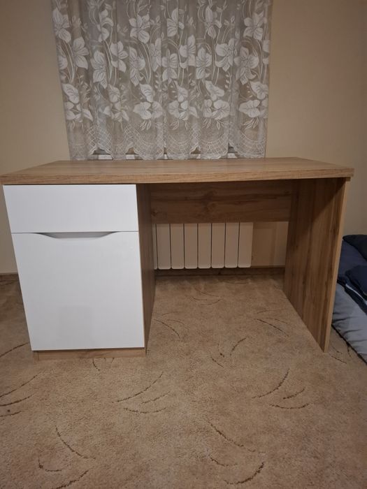 Młodzieżowe biurko Nuis 120 cm z drzwiami i szufladą dąb wotan/