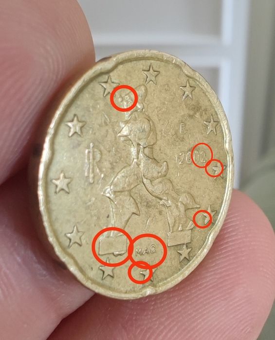 Moeda rara de 20 cêntimos Italia 2002, com alguns erros na cunhagem