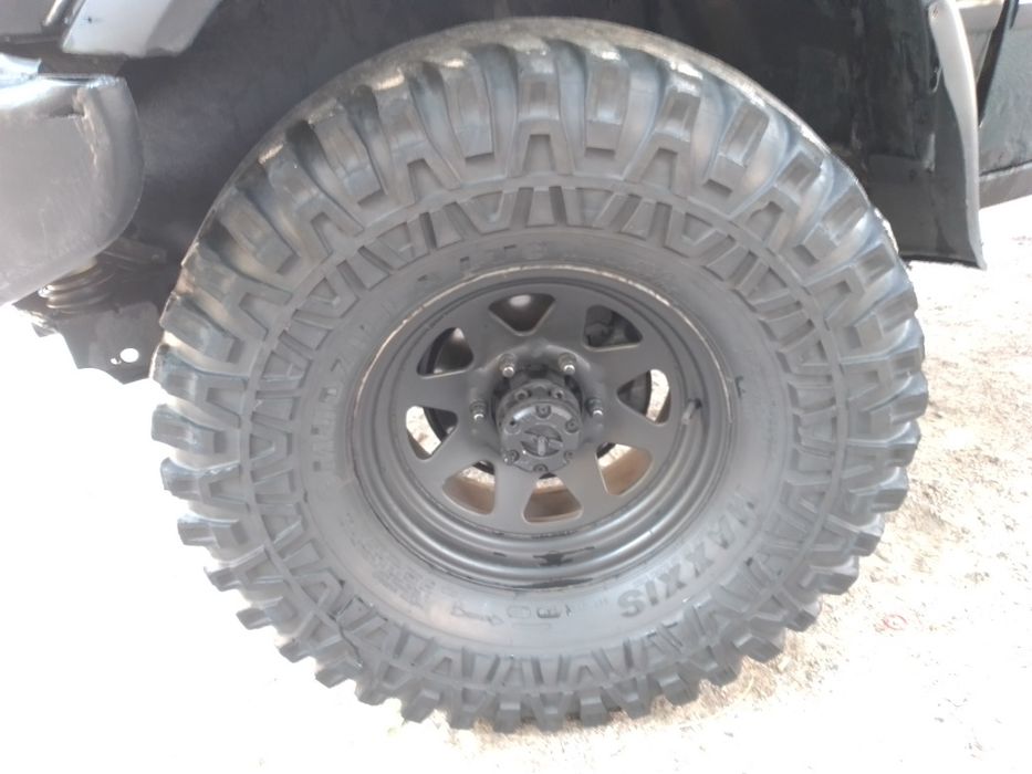 Грязьові шини, колеса R15, 6/139,35/13.5LT Mudzilla Maxxis M+S 10/11мм