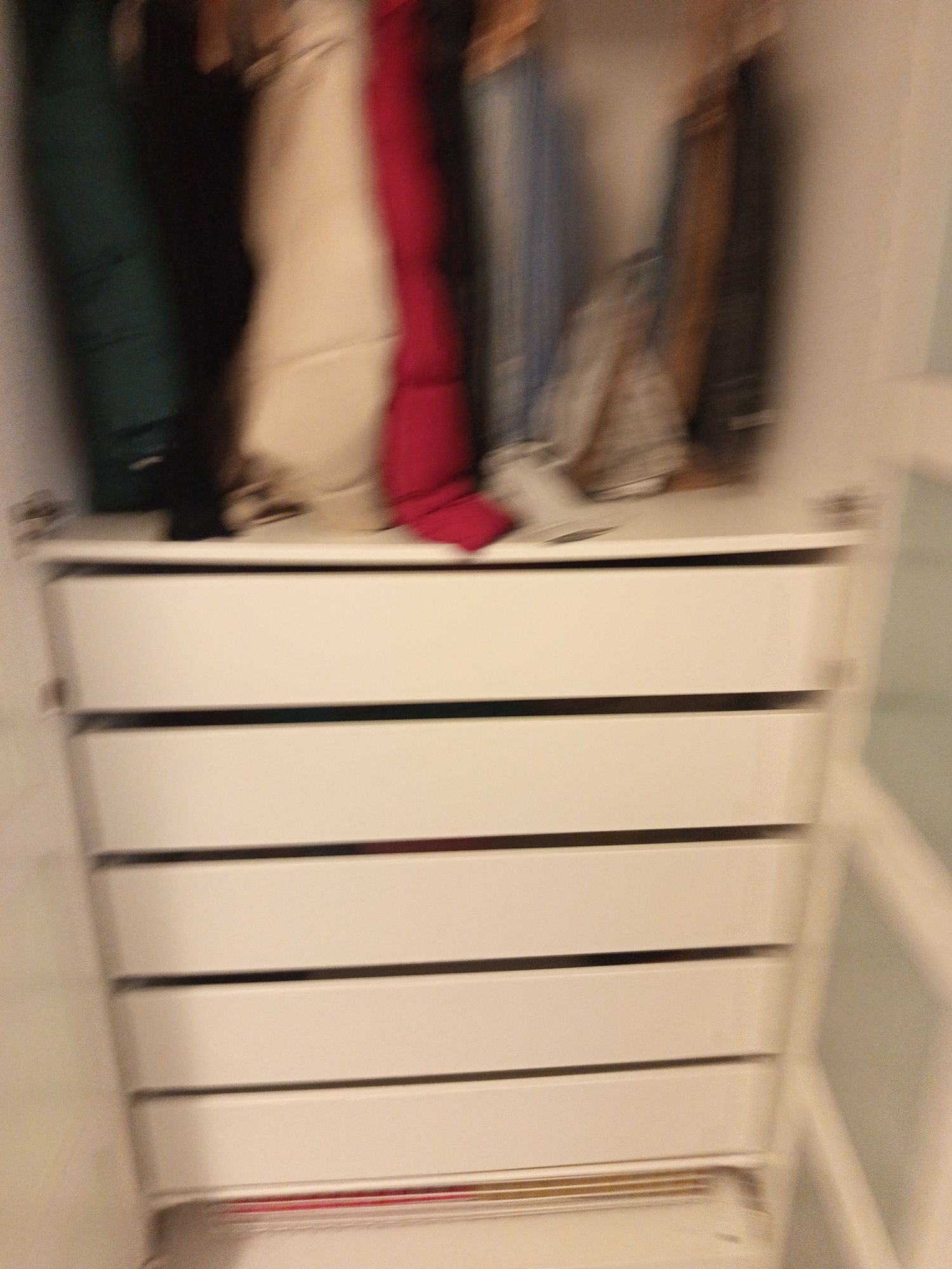 Roupeiro ikea branco com 3 portas