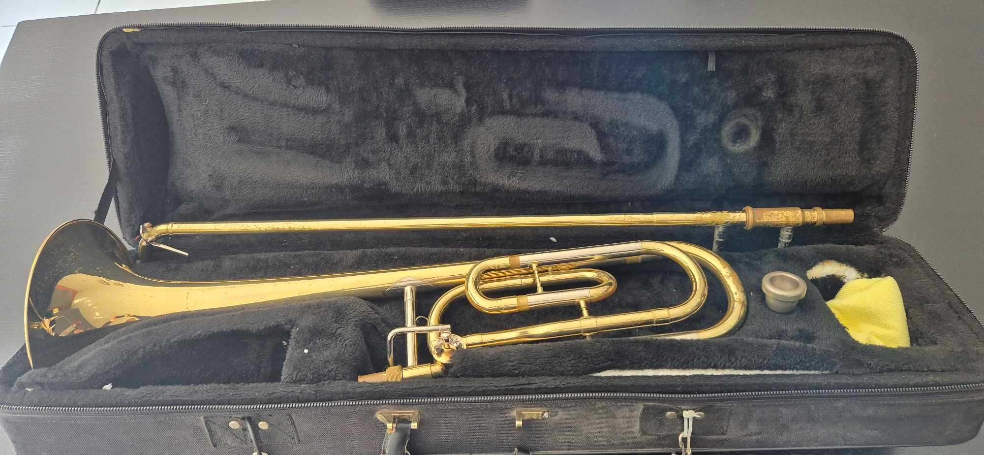 Vendo Trombone Tenor J. Michael usado, em perfeitas condições.