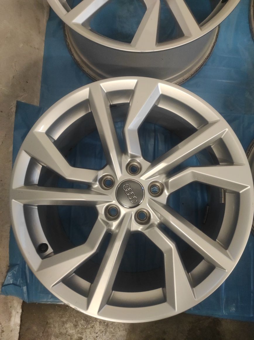 385 Felgi aluminiowe ORYGINAŁ AUDI R 18 5x112 otwór 57,1 Bardzo Ładne