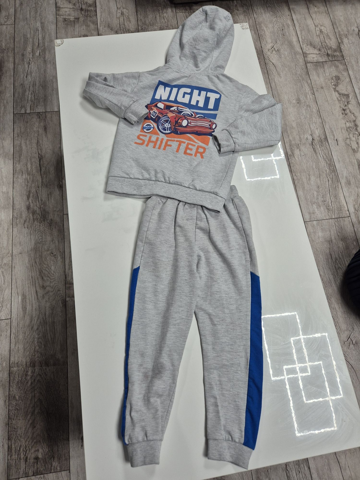 Dres chlopiecy Hot Wheels Sinsay rozmiar 122