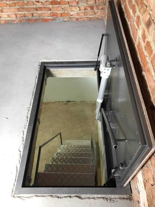 Металлическая Лестница в Подвал / на Чердак. Металеві Сходи в Підвал.