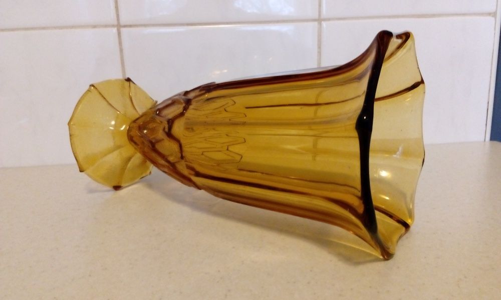 Ваза для цветов из янтарного стекла