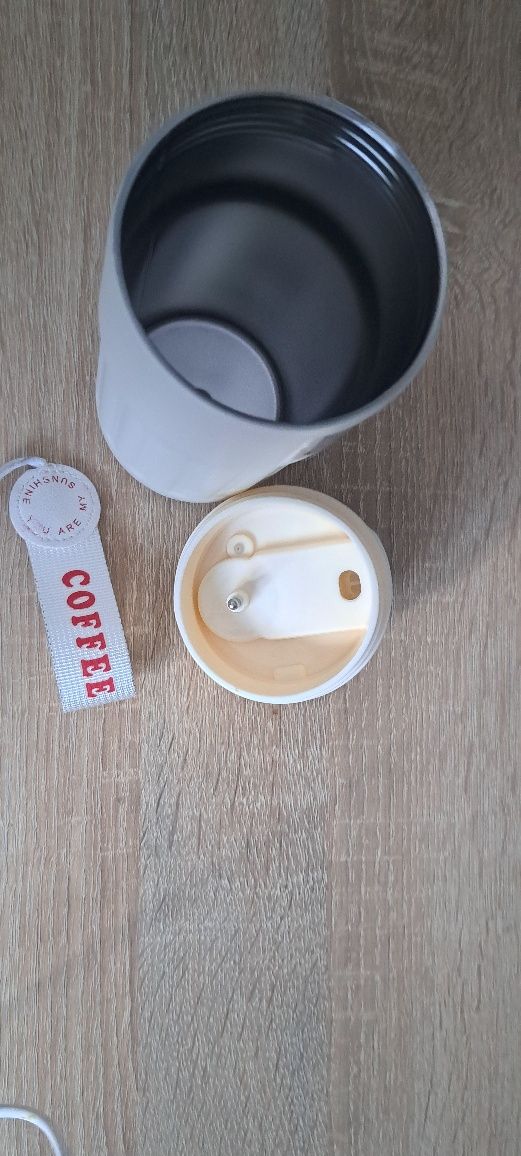 Podróżny Kubek ze Stali Nierdzewnej 472ml z Cyfrowym Wyświetlaczem