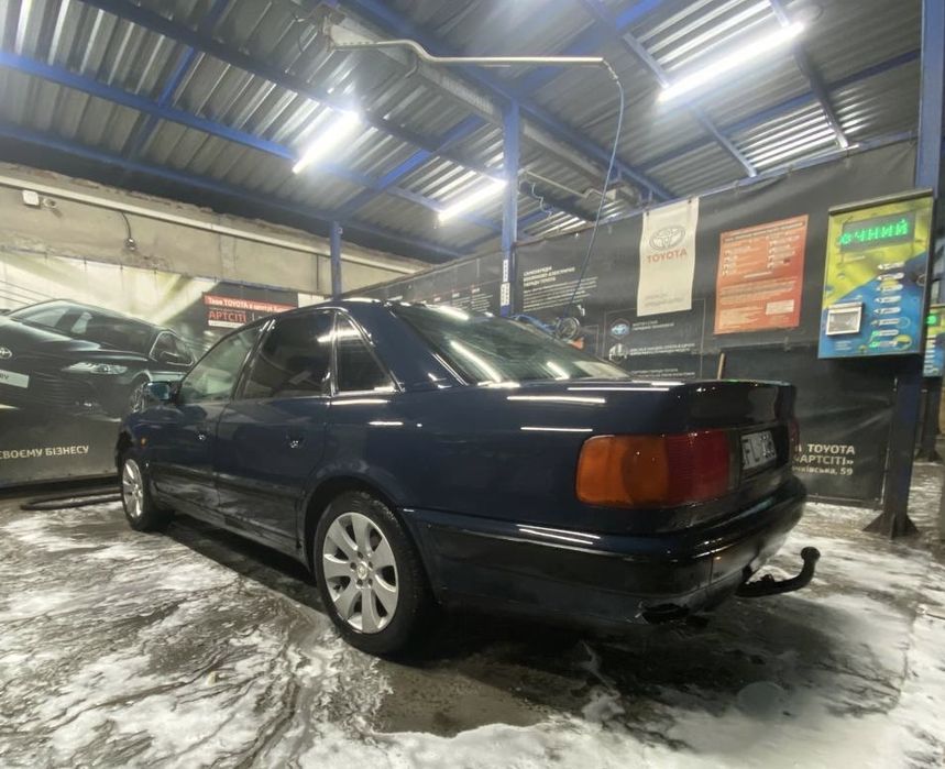 Audi 100 2.3 газ/бензин на полном ходу, технически в неплохом состояни