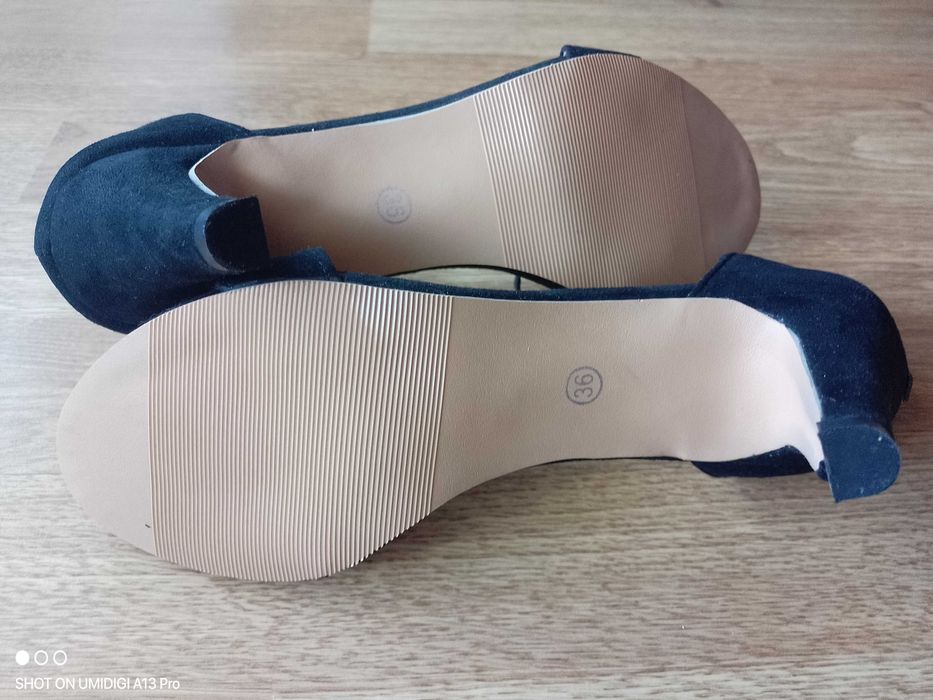 Chinelas de senhora pretas