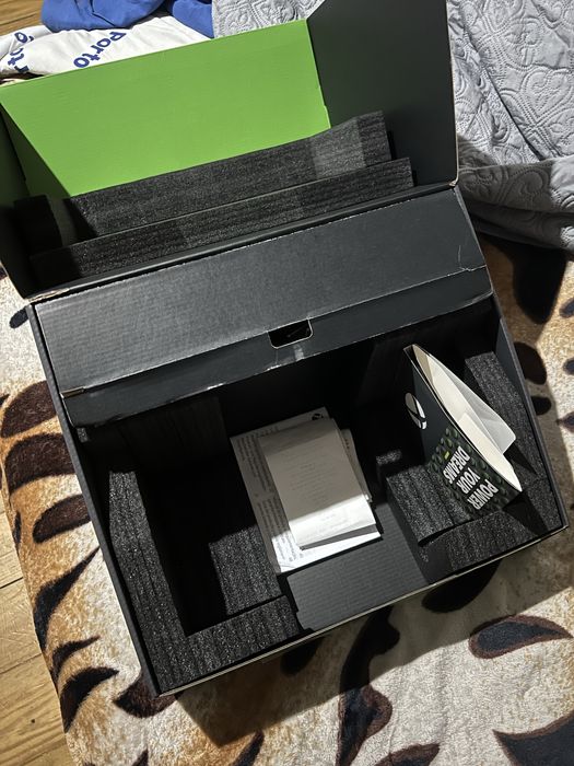 Xbox serie X com caixa e recarga de comando