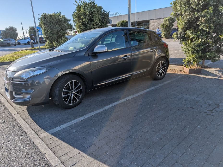 Renault Megane cinzento