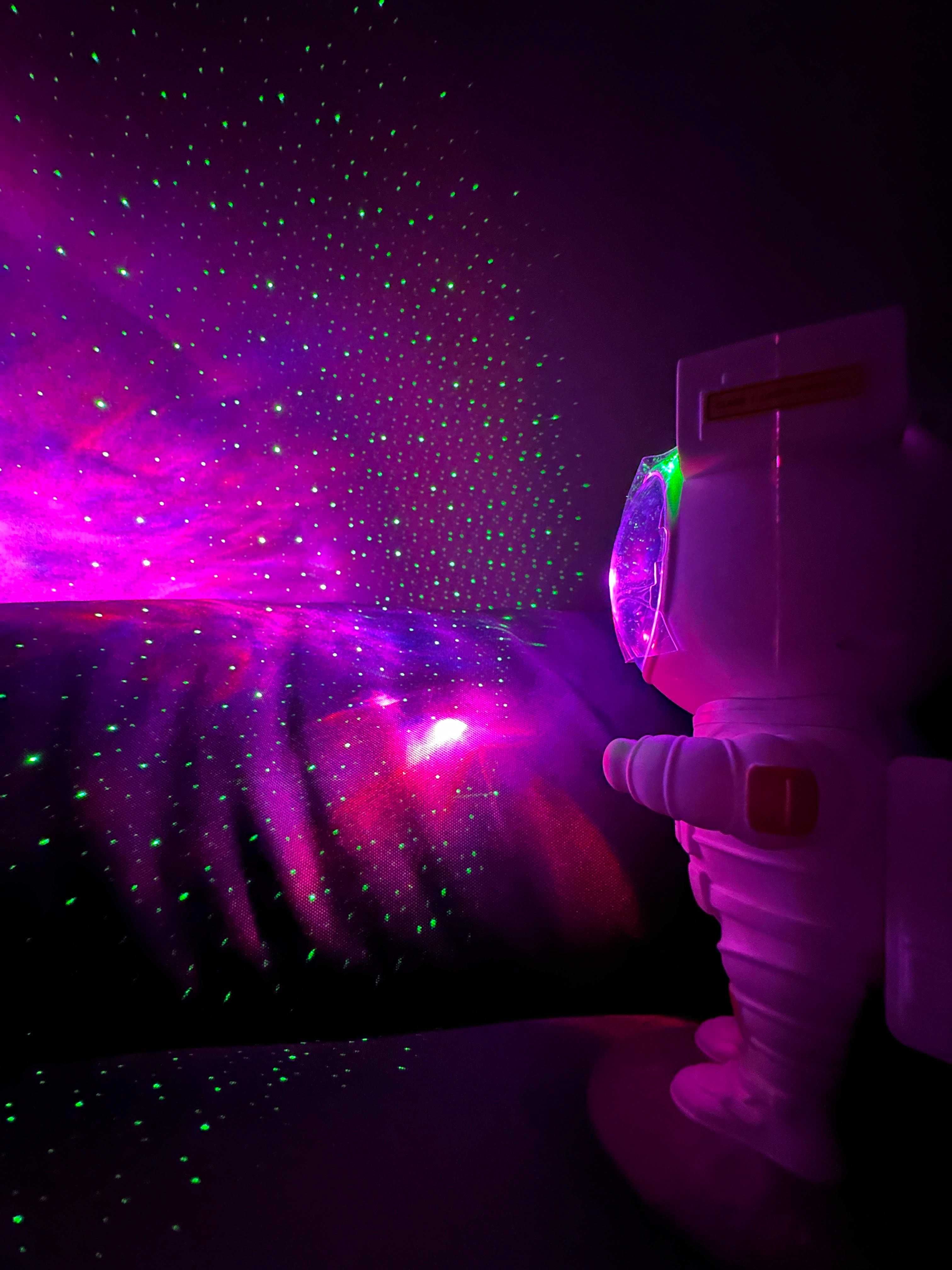 Нічний проектор зоряного неба ВЕЛИКИЙ Космонавт – лазерний світильник