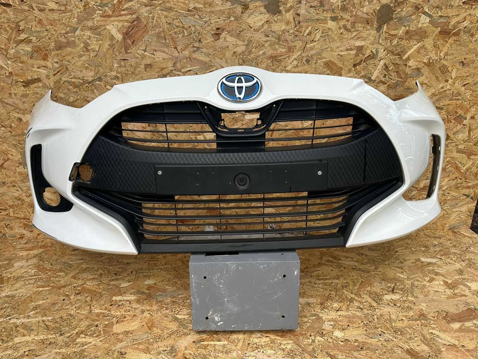 Toyota Yaris IV 4 20- zderzak przedni przód cały