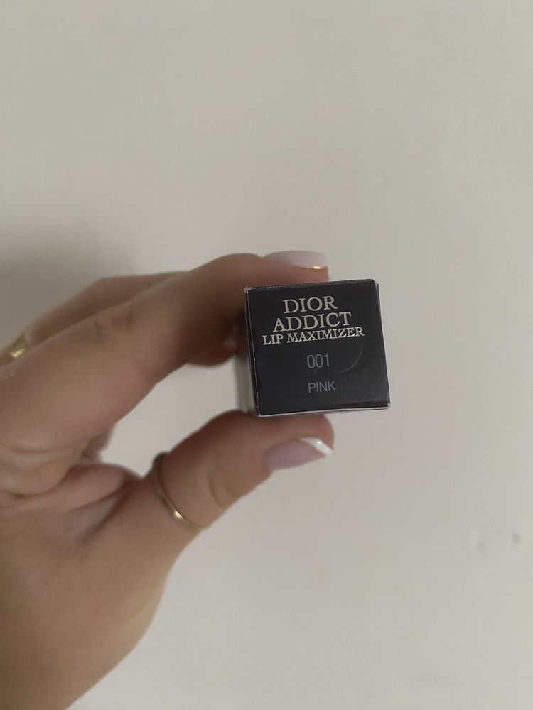 Błyszczyk powiekszajacy usta Dior Addict Lip Maximizer 001 pink