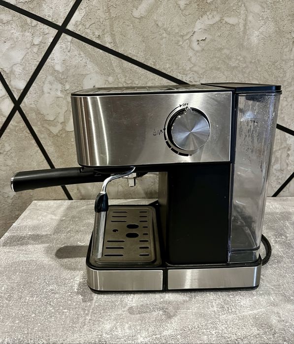 Ekspres kolbowy ze spieniaczem mleka