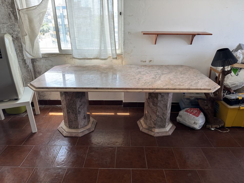 Mesa de mármore rosa