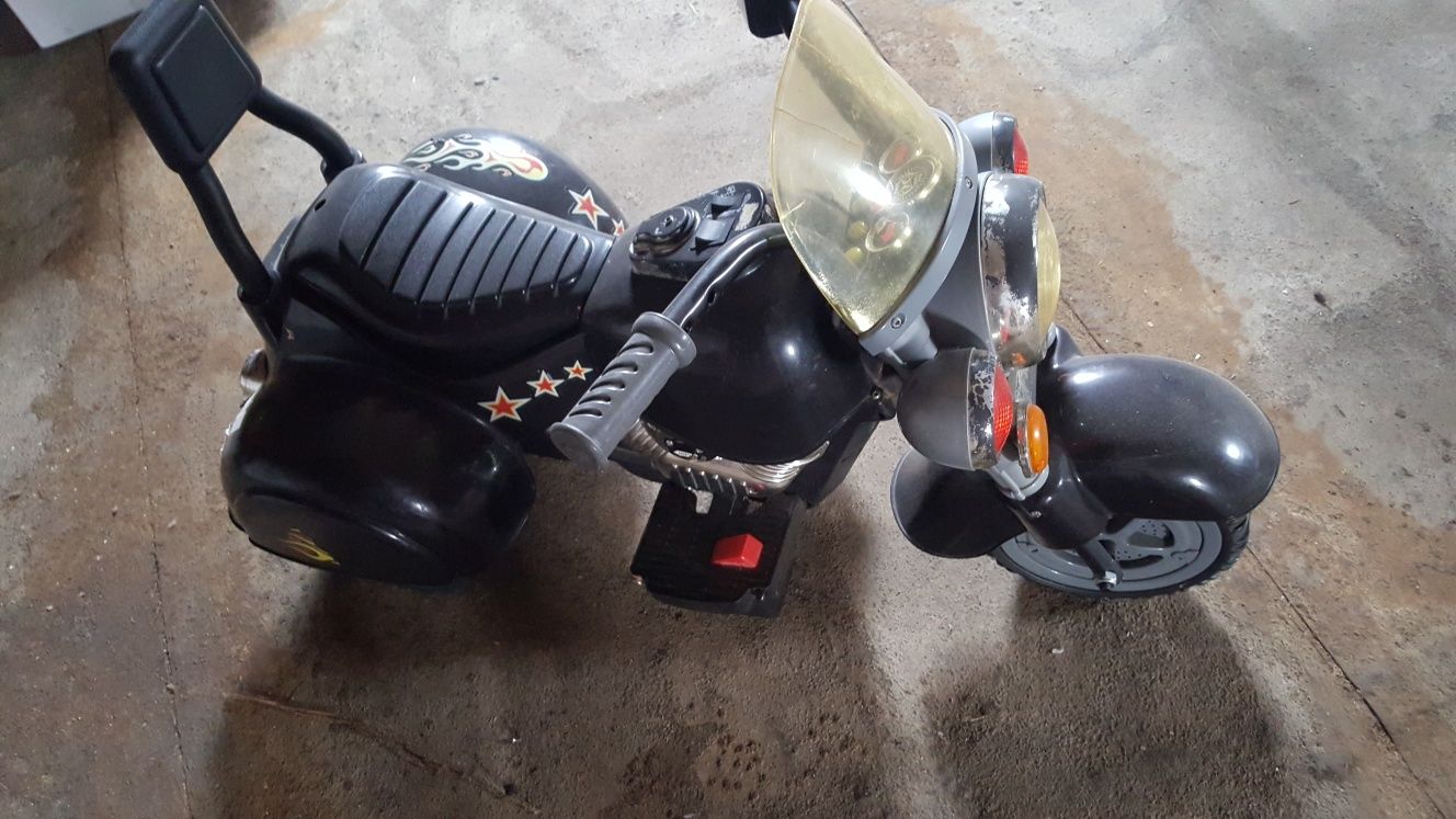 Motorek zabawka elektryczny