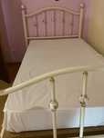 Cama com colchão 100x190cm