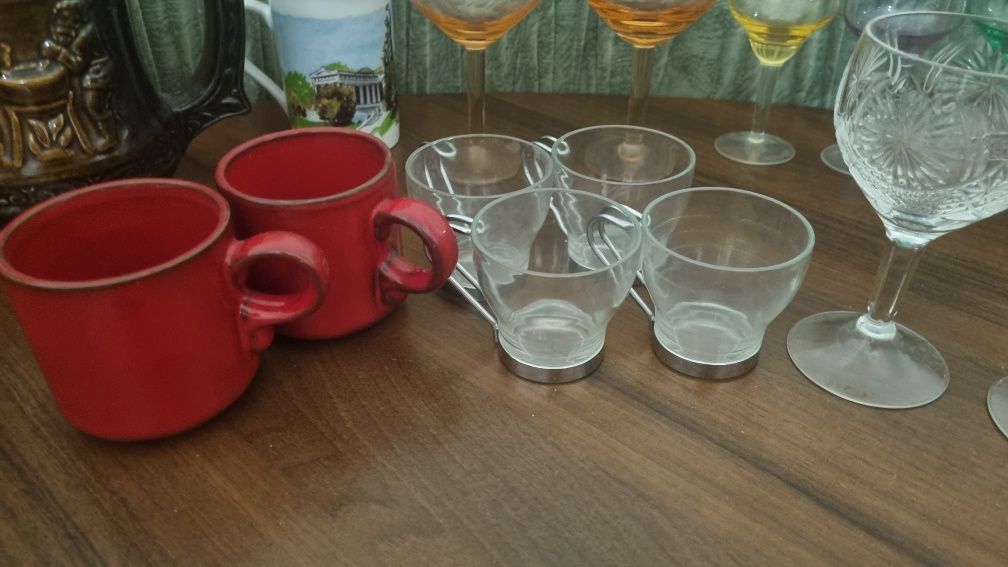 Хрустальные рюмки, стеклянные бокалы