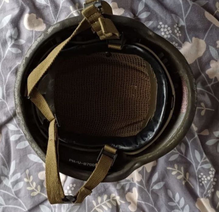 Каска шолом військовий