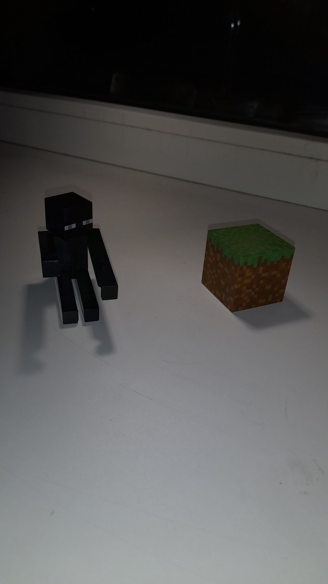 Фигурка Эндермена с блоком дёрна Minecraft Core Enderman Figure Pac