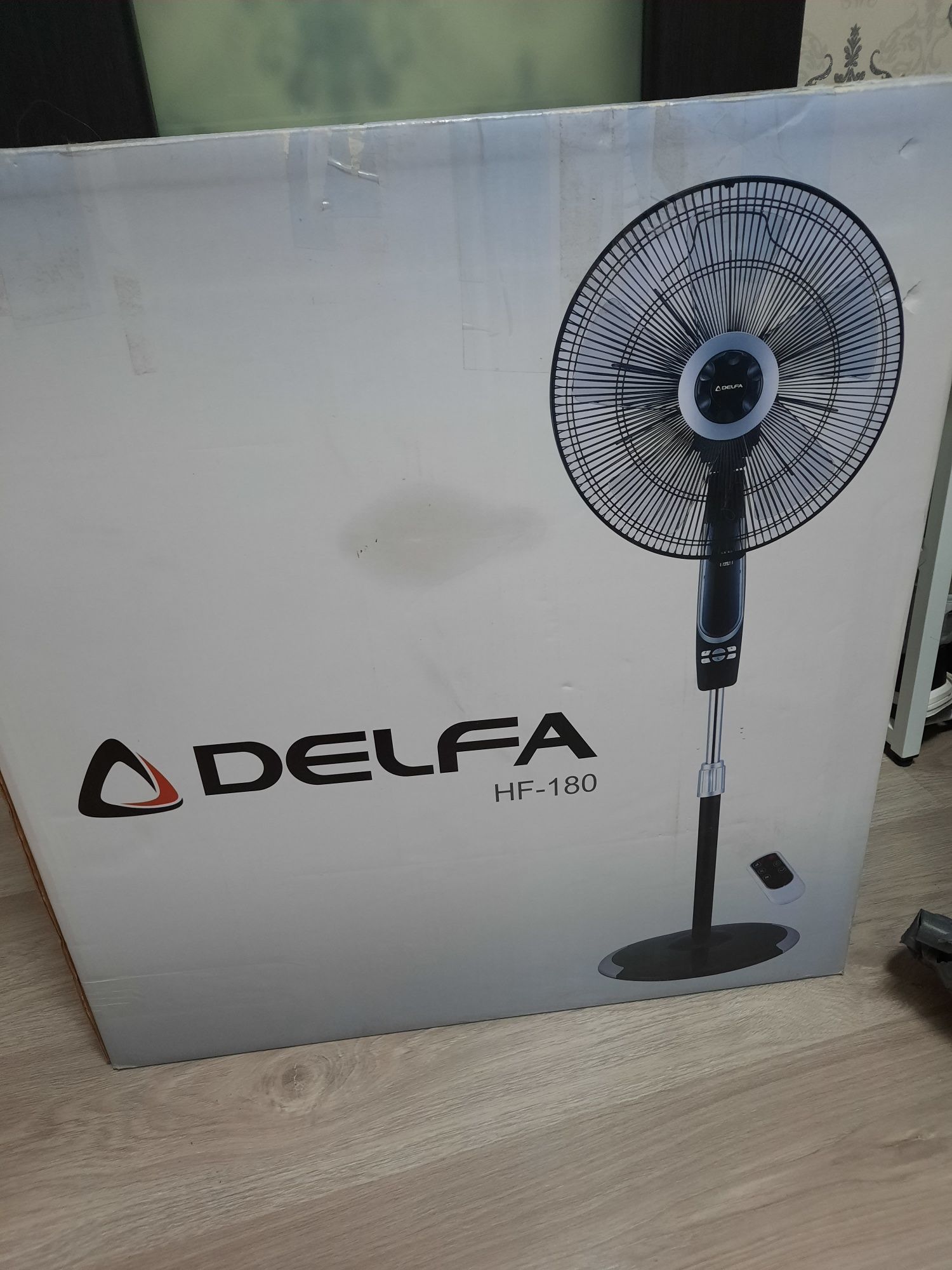 Продам  напольный вентилятор Delfa hf-180