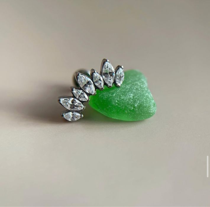 Титановые накрутки на лабрет и кликеры для пирсинга с цирконий!