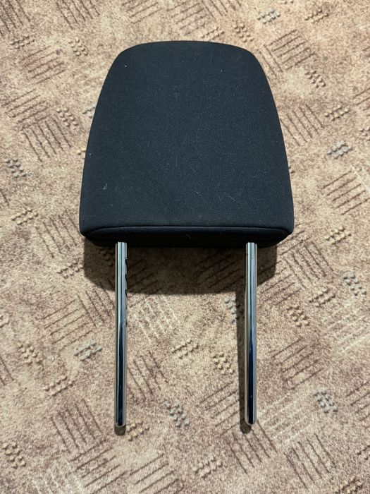 Підголовник правий peugeot 308 t7