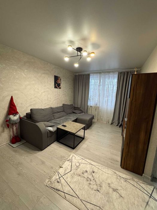 Продаж 2 к квартири Ракове косметичний ремонт з меблями