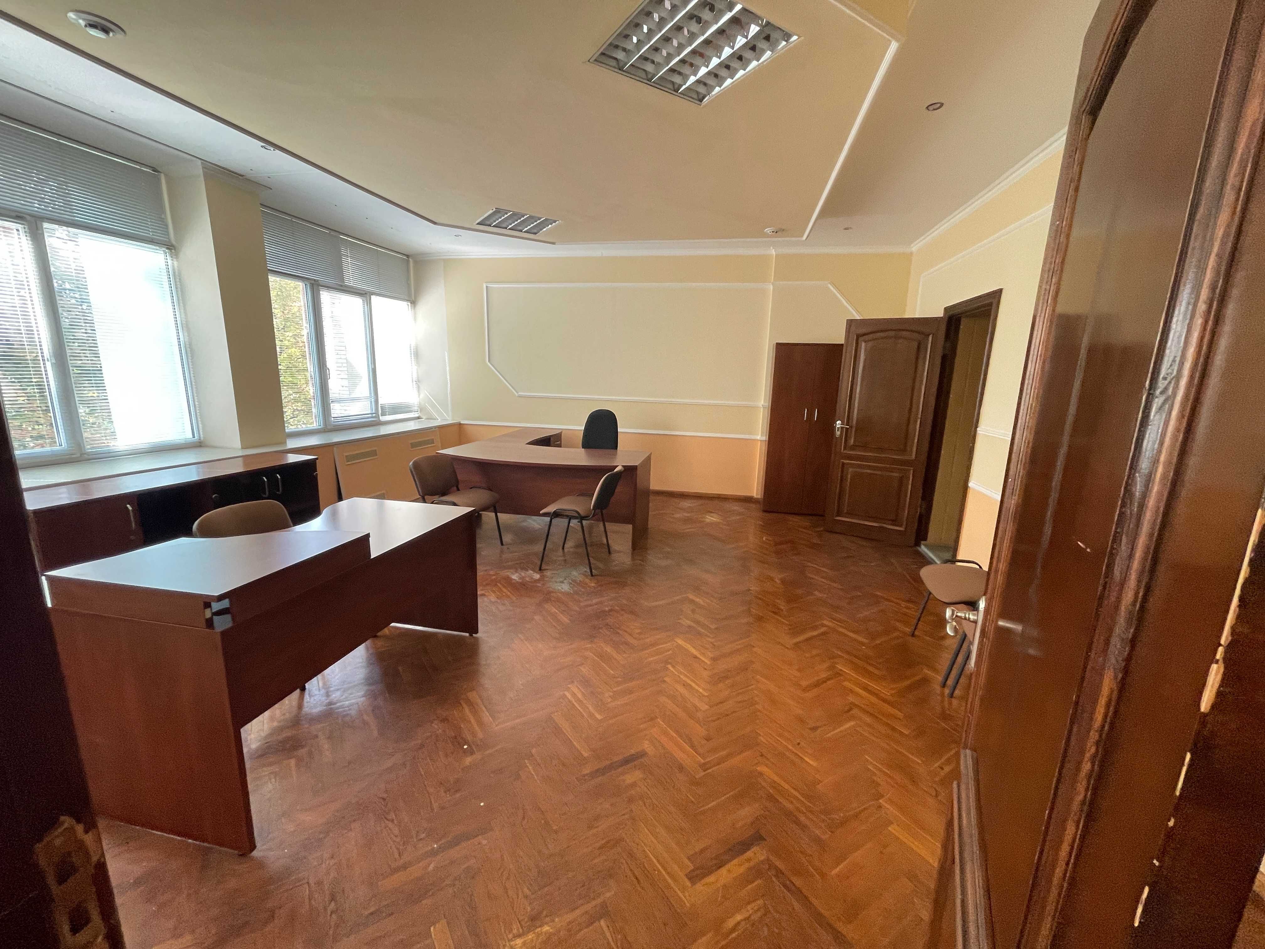 Бізнес центр з бомбосховищем 1800м2