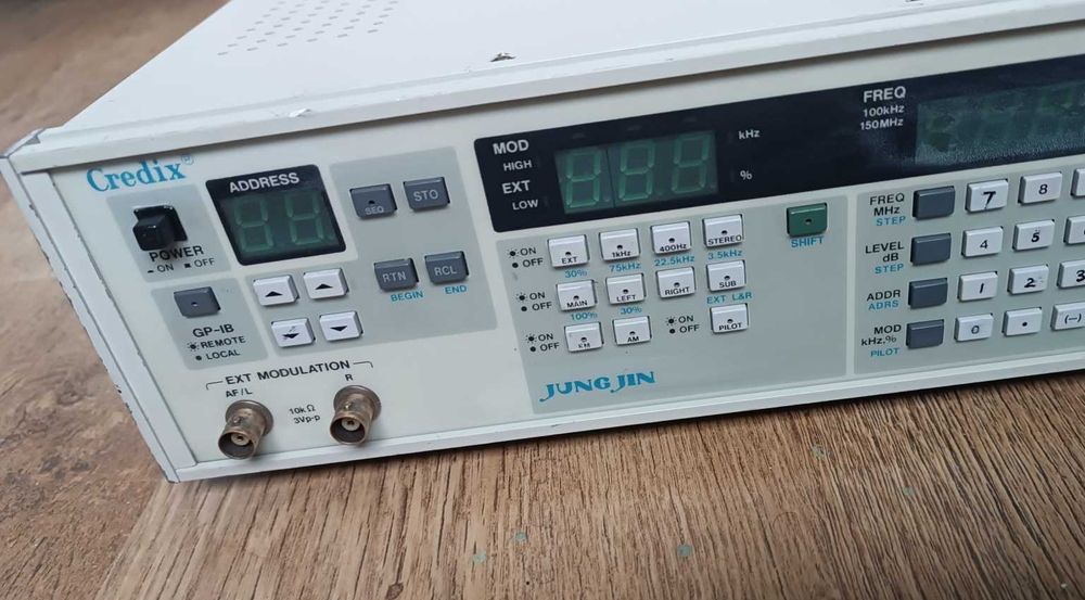 Generator AM/FM stereo Jung Jin SG-1501