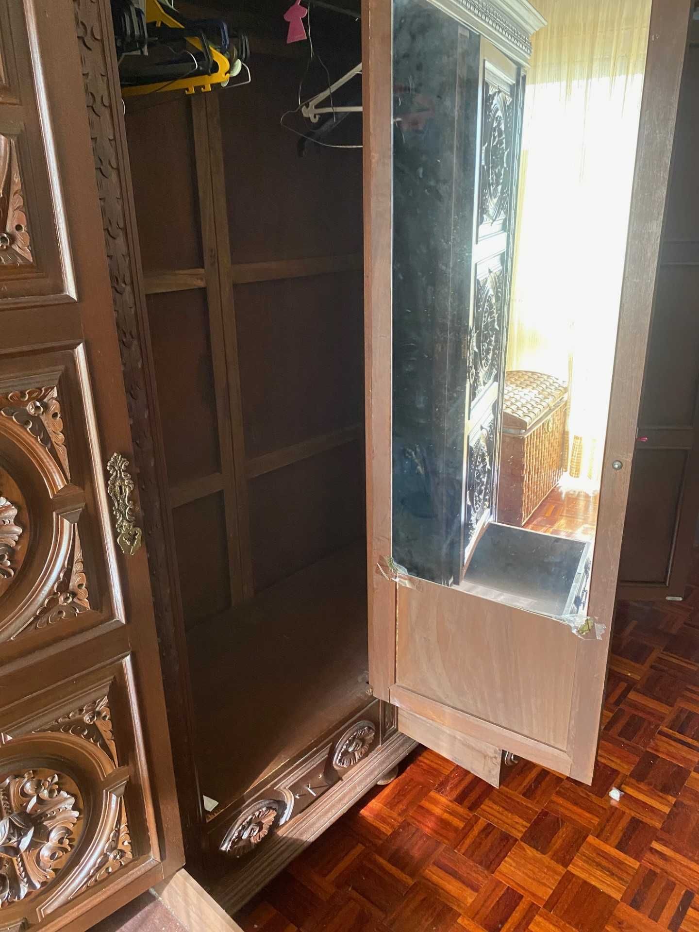 OPORTUNIDADE - Lindíssimo Roupeiro de quarto em mogno - Agora 150€