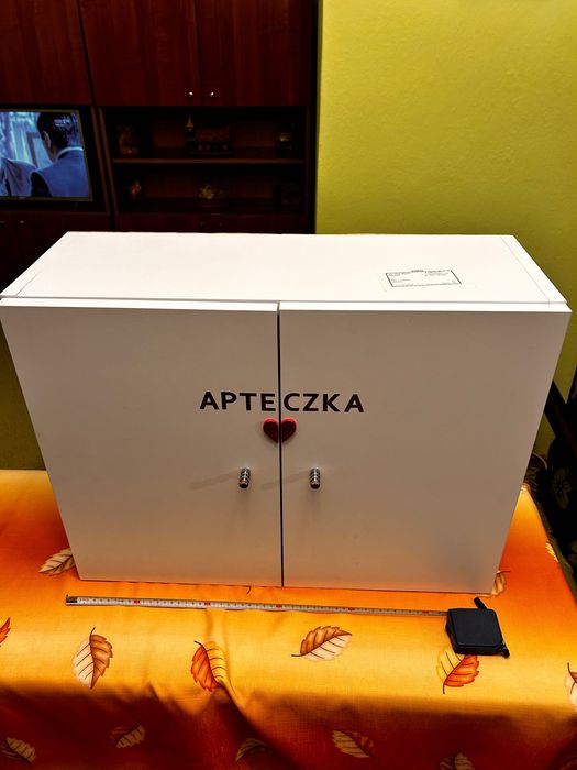 Apteczka domowa szafka