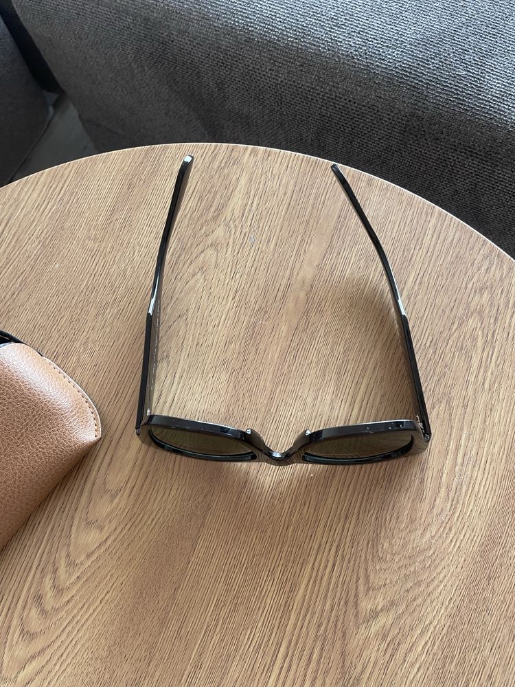 Oculos rayban pretos, pouco usados