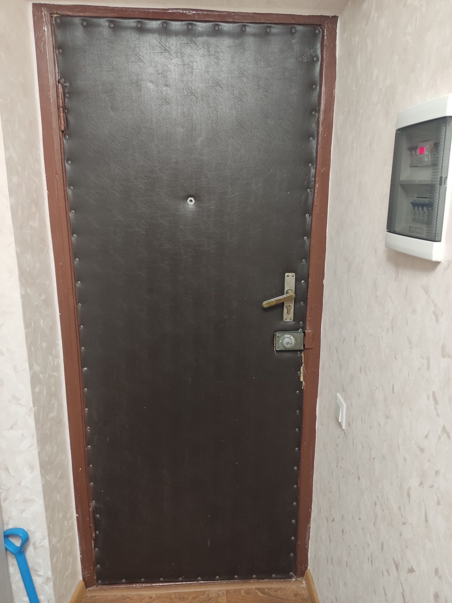 Продам вхідні двері