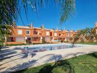 Arrenda-se Moradia V3 em Condomínio Fechado no Algarve