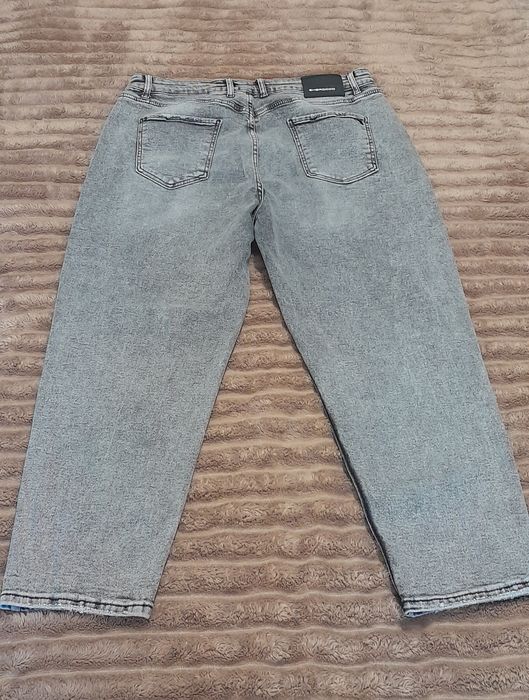 Продам демисезонные джинсы Мом Турция Батал 56 58