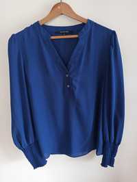 Elegancka niebieska kolbatowa bluzka Roman 40/L V w serek koszula