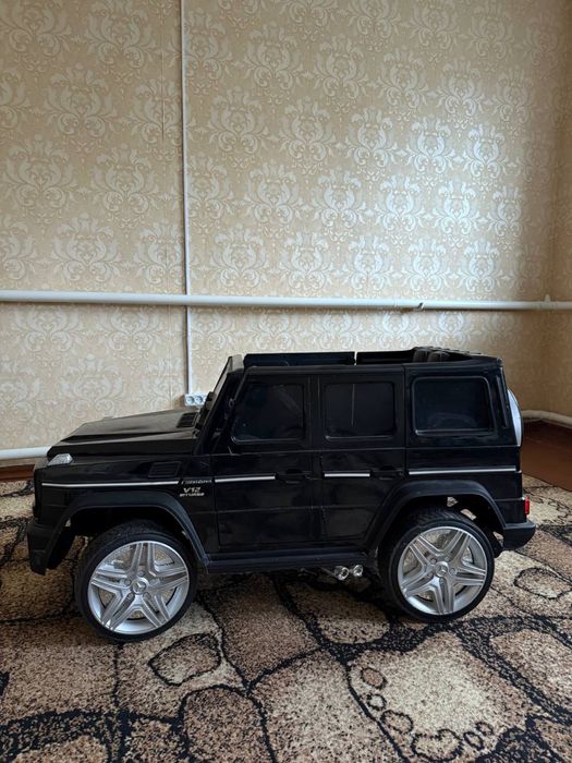 Дитячий електромобіль Mercedes-Benz AMG