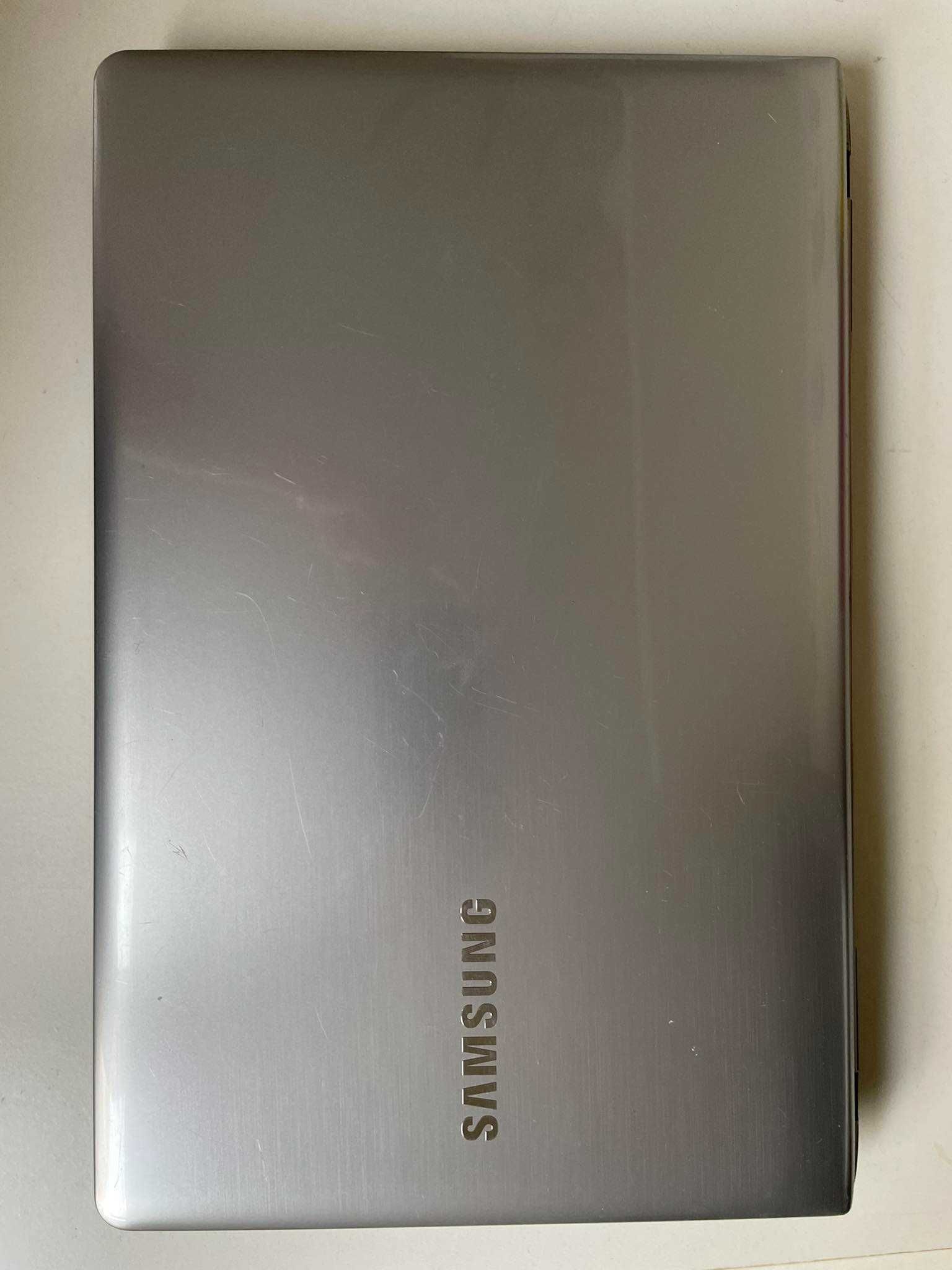 Laptop Samsung NP270E5E, procesor Intel i5, 8 GB RAM, Nvidia