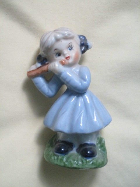 figurka porcelanowa kolekcjonerska dziewczynka z fletem