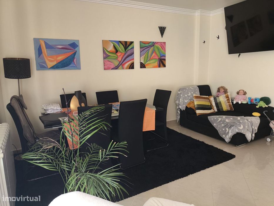 Apartamento com logradouro, box e arrecadação