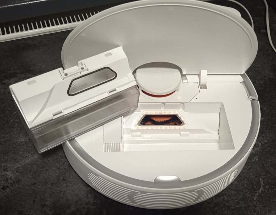 Продам робот пилосос Roborock S5