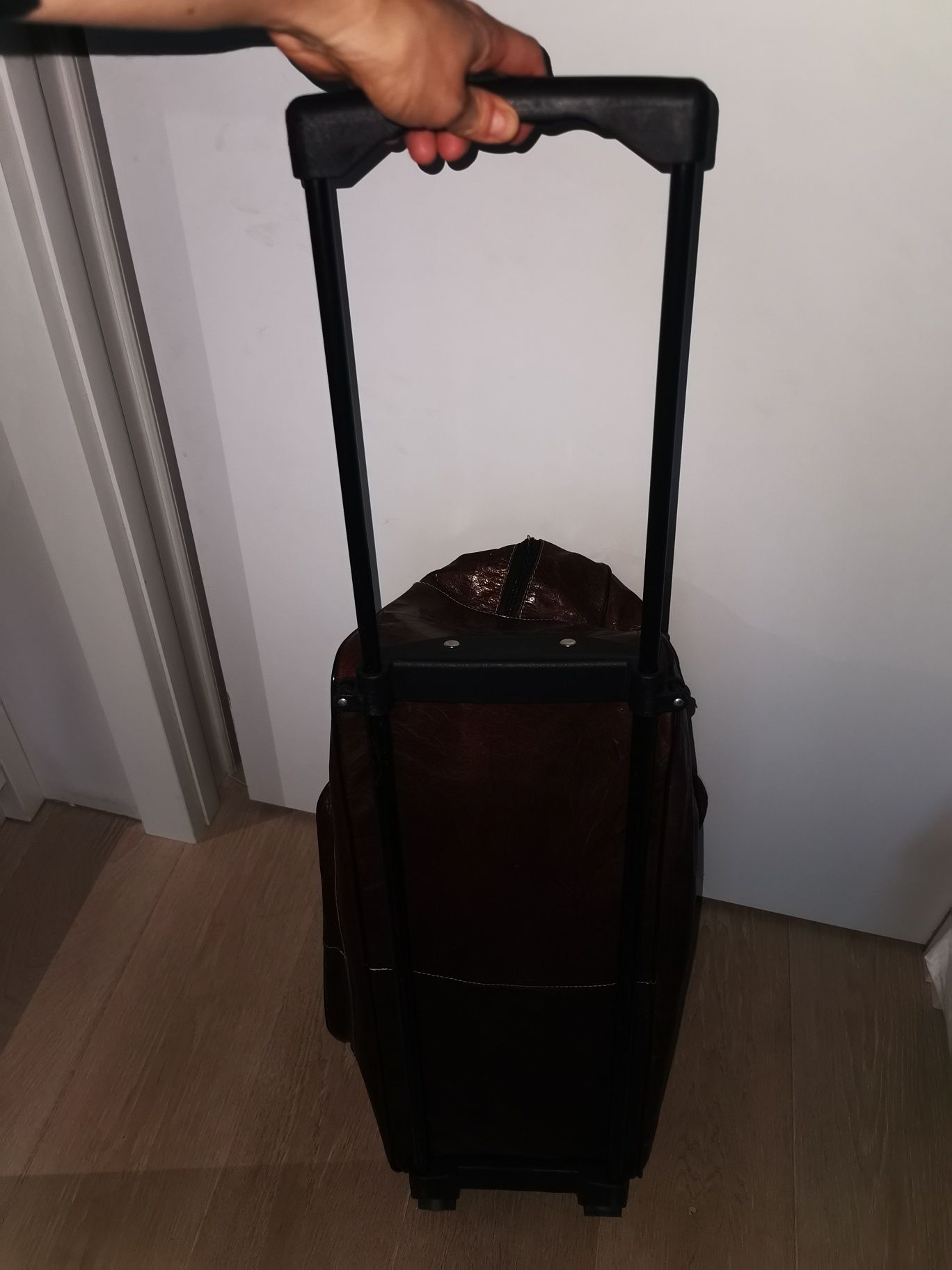 Duża Torba na kółkach walizka brązowa skóra 70x 35 x 30 cm