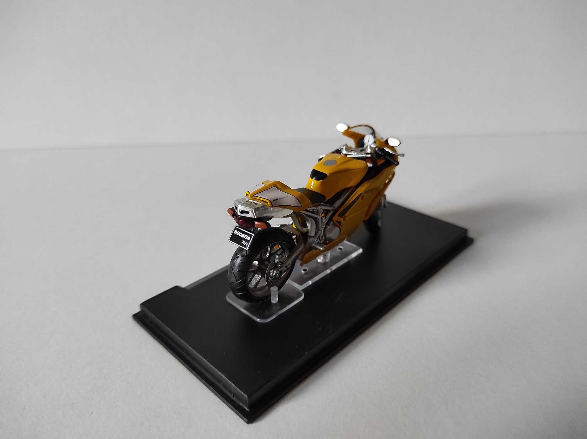 Ducati 749s 2003 Motor Motocykl 1:24