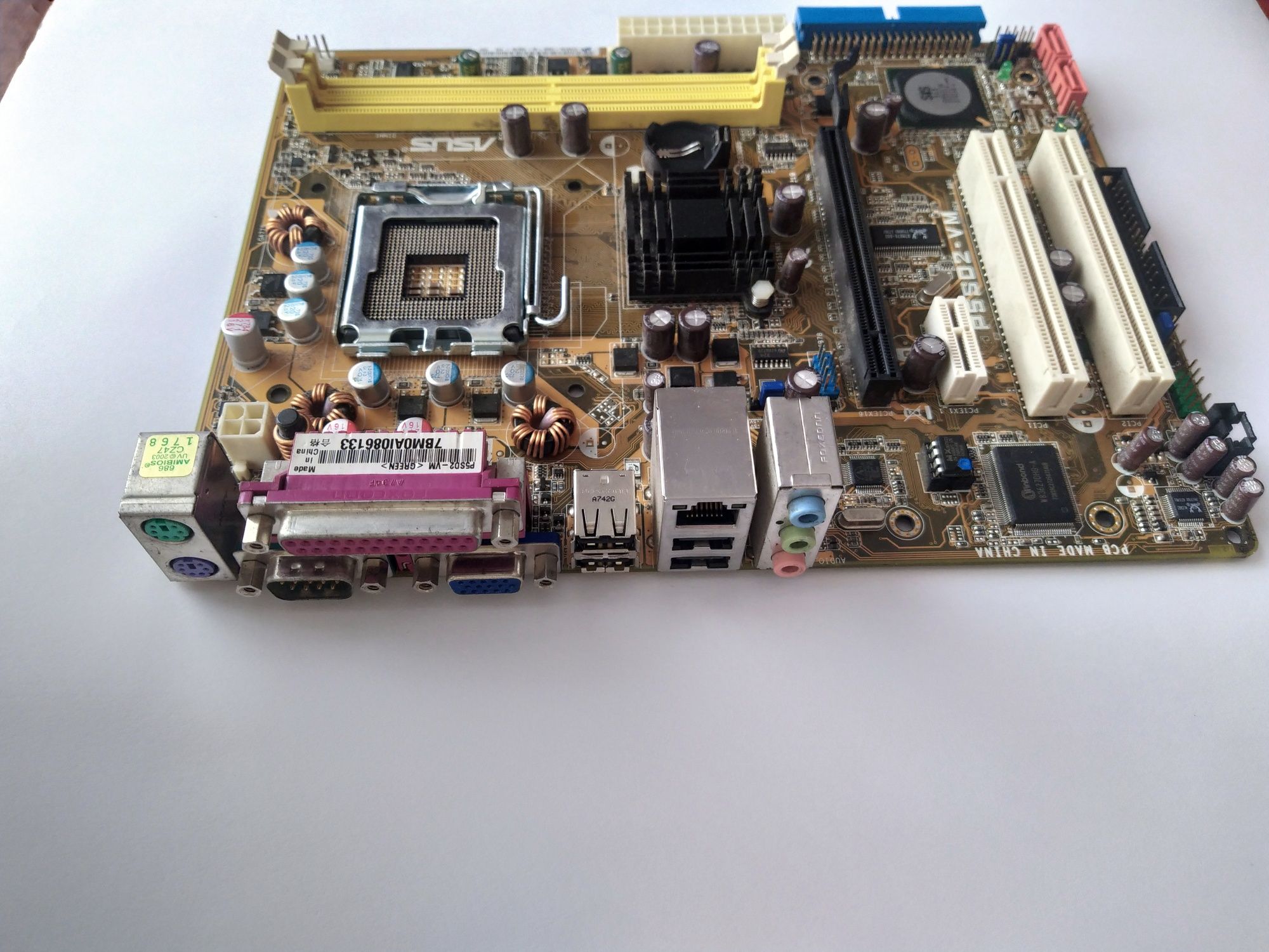 Материнська плата ASUS P5SD2-VM: DDR2, SATA II, PCI-E (Socket 775)